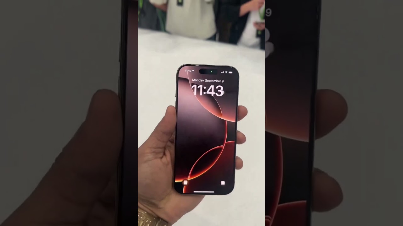 الايفون ١٦ برو بشكلة الجديد وزر الكاميرا