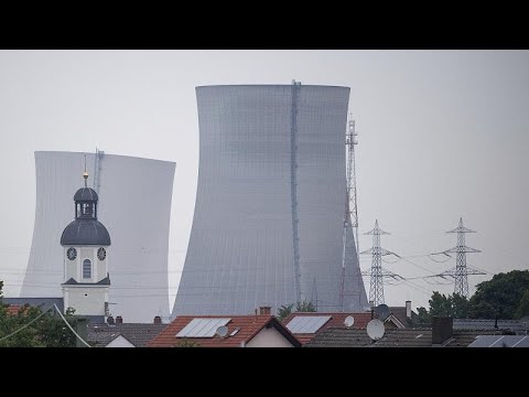 شاهد: تفجير برجي تبريد محطة طاقة نووية في فيليسبورغ الألمانية