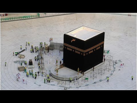 شاهد: في حدث نادر صحن الكعبة بلا مصلين ومعتمرين بعد قرار السلطات السعودية إغلاقه