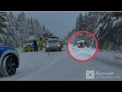 انقلاب باص شمال السويد: عشرات الركاب عالقون بداخله..ونقل مصابين للمستشفى