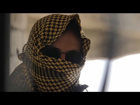 شاهد: مهرب بشر عراقي يقول إنه يجني 100 ألف دولار سنوياً