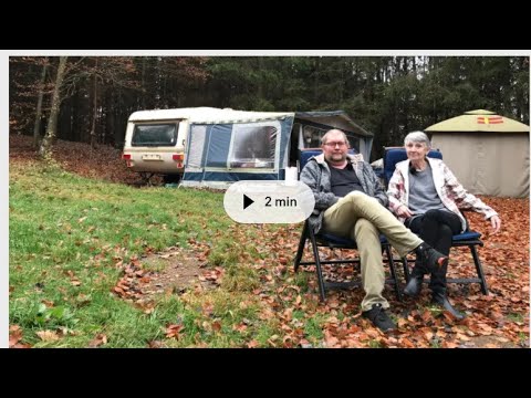 سويدي خسر منزله بسبب القروض وفوائدها ويعيش في سيارة منزلية وسط الغابات