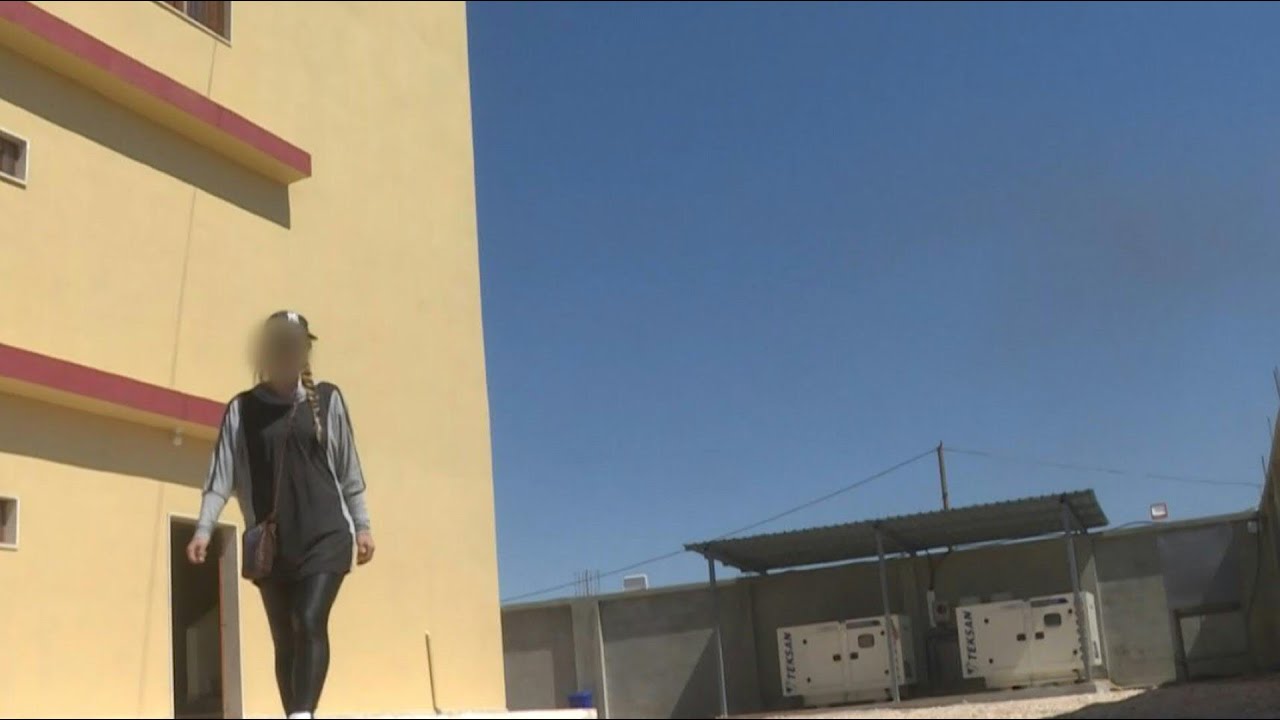 إيميلي كونيغ جهادية خلعت حجابها وعباءتها لتأكيد إصرارها على العودة الى فرنسا | AFP