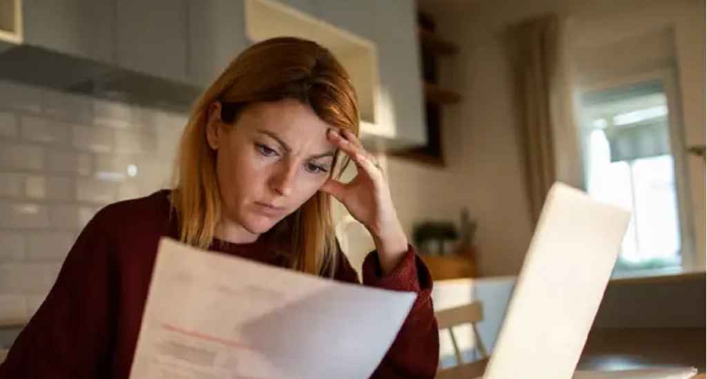 السويدية "Lena" يتبقى من راتبي ألف كرون. وأبي يتبرع لي بألف كرونة وأبحث عن رجل ثري! 1 7 2