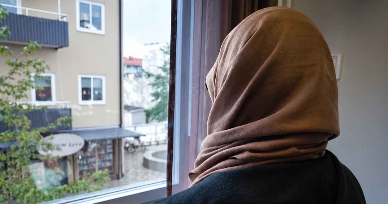 الهجرة السويدية ترفض تجديد "إقامة عمل" لامرأة بسبب أن راتب عملها مرتفع للغاية! 1 2 1 2