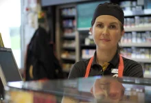 agnes 30 blev slagen av kund pa jobbet tankte pa att sluta v0 sOAVEumWoxy9Hx6yMAtESEa6qT7BVvmeIdoKsl N4k8