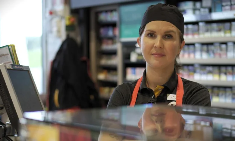 agnes 30 blev slagen av kund pa jobbet tankte pa att sluta v0 sOAVEumWoxy9Hx6yMAtESEa6qT7BVvmeIdoKsl N4k8