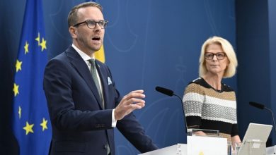 اعتبارًا من 1 أبريل، تدخل تغييرات جوهرية على قروض السكن – Bolån في السويد حيّز التنفيذ، في خطوة تهدف إلى إعادة تحريك سوق العقارات السويدي – Bostadsmarknaden وفتح الباب أمام المشترين لأول مرة، خصوصًا من ذوي الدخل المتوسط الذين واجهوا صعوبات متزايدة في الحصول على تمويل بنكي خلال السنوات الماضية.