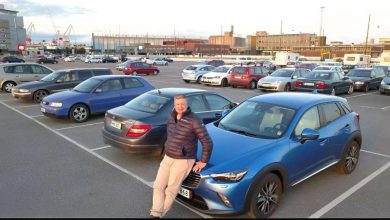 ولكن لماذا هذه السيارات رخيصة للغاية؟ ، في الواقع أن هذه السيارات مجهولة الملكية و الحالة، وكذلك هي سيارات بلا مفاتيح  utan nycklar ، حيث قررت لبلدية هيلسنبوري  طرح سيارات مهجورة للبيع في مزادات مفتوحة  bilauktioner