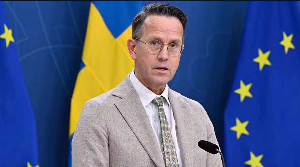 أعلنت السلطات السويدية عن تكثيف الدوريات والمداهمات لمناطق العمل في السويد لرصد ما يعرف بالعمل الأسود ، التهرب الضريبي، واستغلال العمال ضمن اقتصاد موازي غير خاضع للرقابة