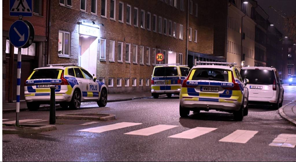 الشرطة السويدية تتدخل لفض شجار بين 20 شخصًا من الجيران خلال احتفال “ نيروز” في مالمو 1 PPBRAK1 20251128 scaled 1