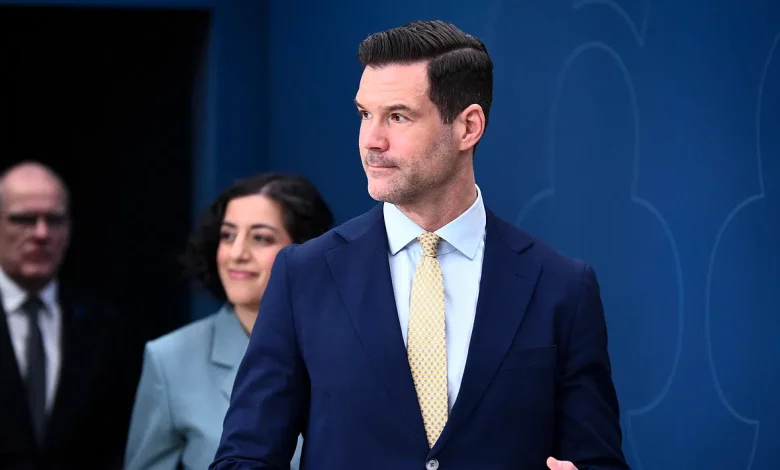 وزير الهجرة السويدي يوهان فورسيل (Johan Forssell – Moderaterna) أن مشروع قانون جديد لمعالجة ما يُعرف بملف ترحيل المراهقين