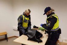 أوضحت الشرطة السويدية أن يجب على المواطنين التفرقة بين دور الجمارك السويدية (Tullverket) ودور الشرطة السويدية (Polisen)، خصوصًا فيما يتعلق بمكافحة التهريب مثل السجائر والكحول ومصادرتها وفرض الغرامات