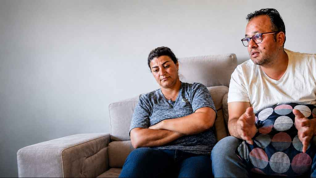 بعد أكثر من 10 سنوات من الانتظار.. أول زوجين تزوّجا مدنيًا في لبنان يحصلان على الإقامة في السويد 1 0 2