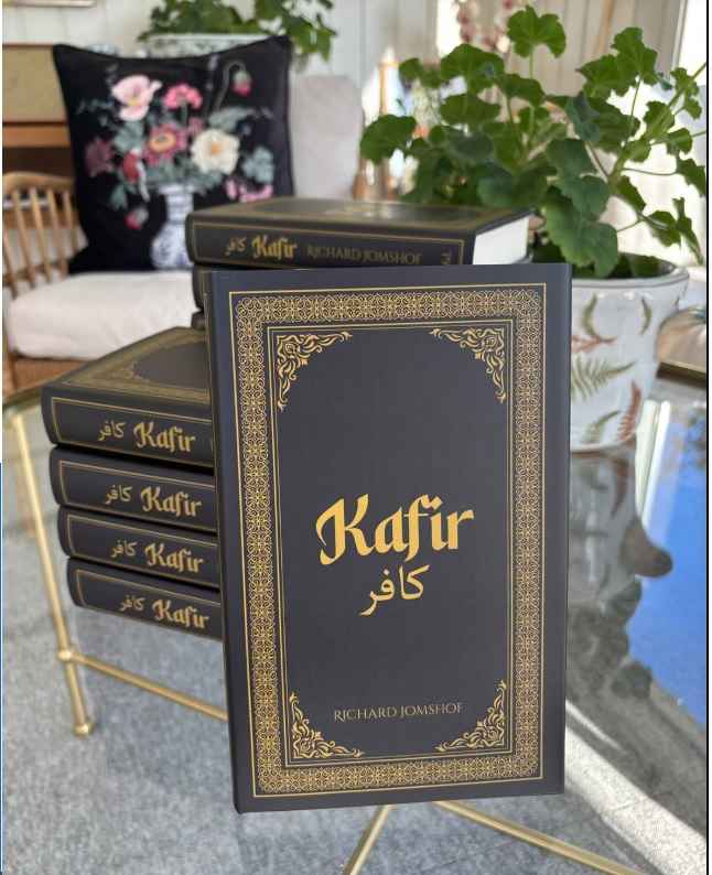 زعيم حزب ديمقارطي السويد يستعرض كتاب لقيادي في الحزب بعنوان “كافر” ويقول مليئ بالحقائق 2 45 1 1