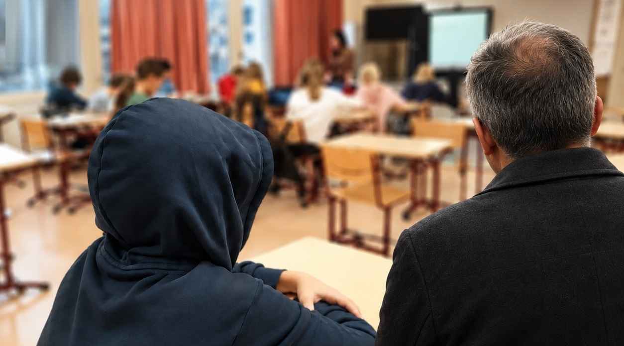 معلم في مالمو يدفع 29 ألف كرون بعد واقعة "صفع" تلميذ داخل الصف الدراسي 1 2000 1