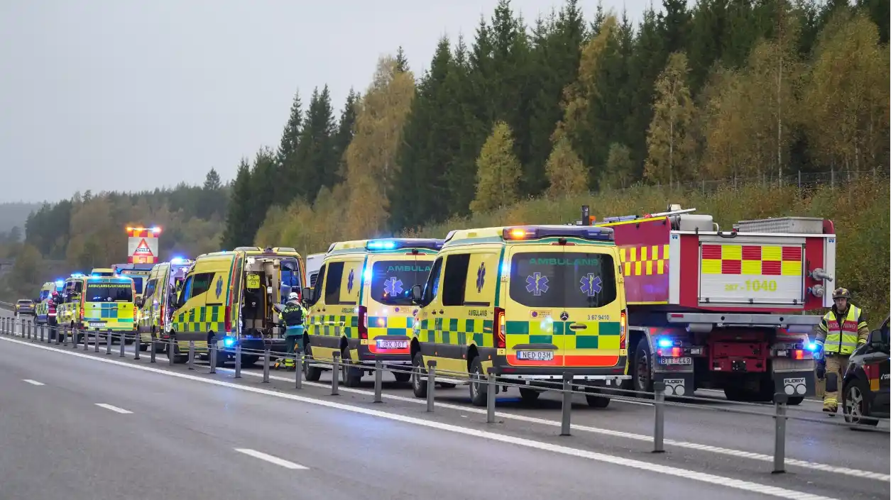 انقلاب باص بداخله 30 شخصًا بين فيكخو وألفيستا.. وإصابات خطيرة واستنفار للمستشفيات 5 3